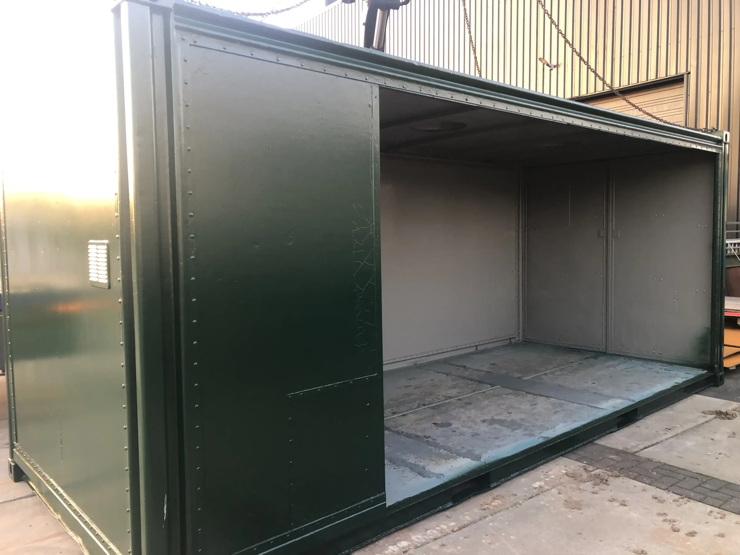 schuilcontainer met opslag-image